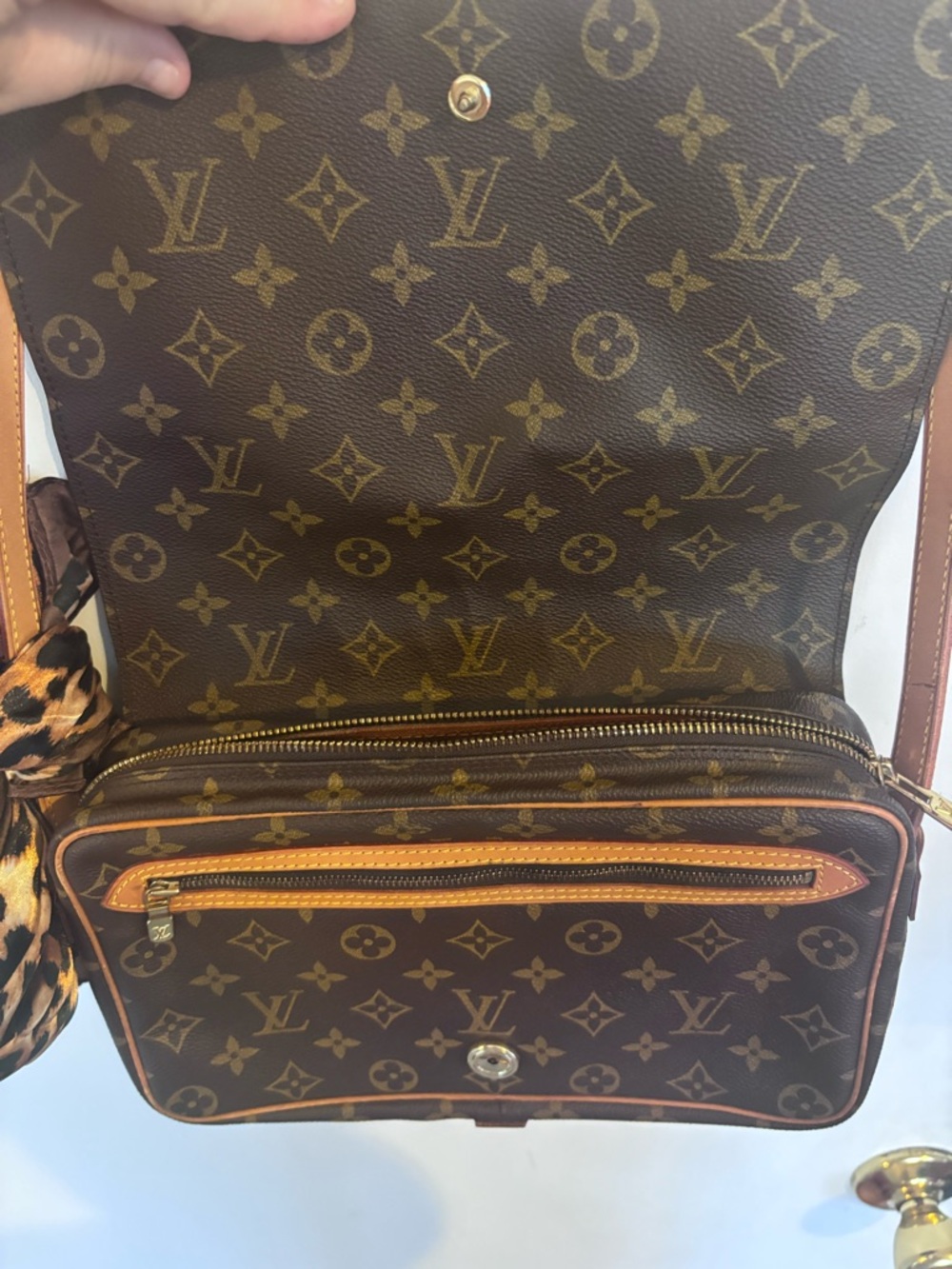 Louis Vuitton Vintage Crossbody w/COA - Picture 10 of 16
